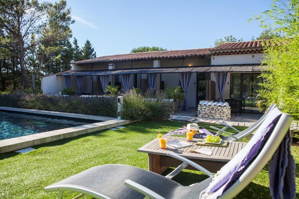 L'Auberge De L'Aubergine Eygalières Zimmer foto