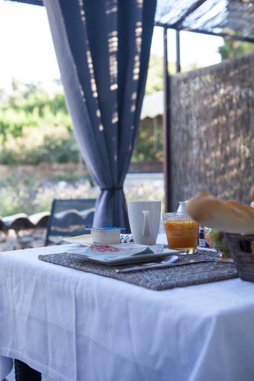 L'Auberge De L'Aubergine Eygalières Zimmer foto