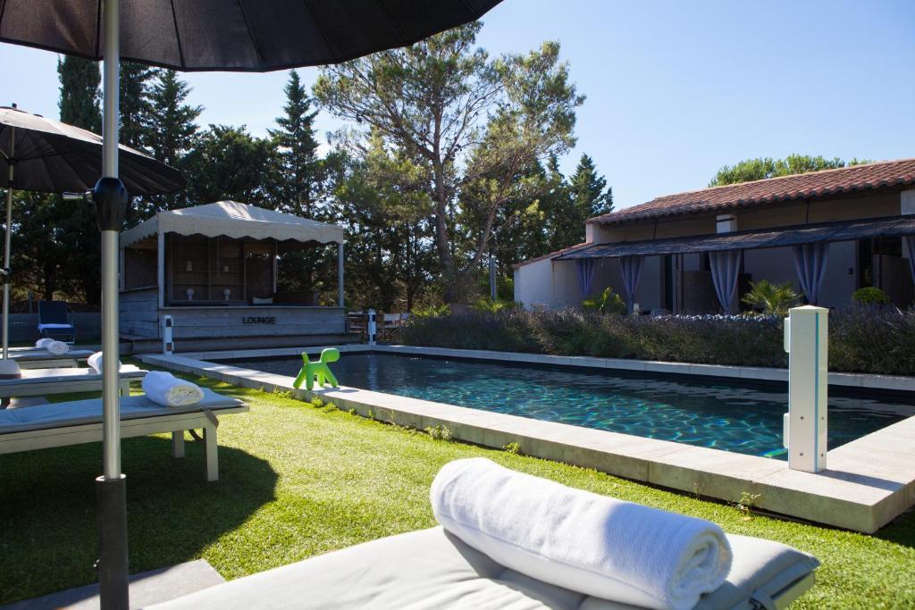 L'Auberge De L'Aubergine Eygalières Zimmer foto