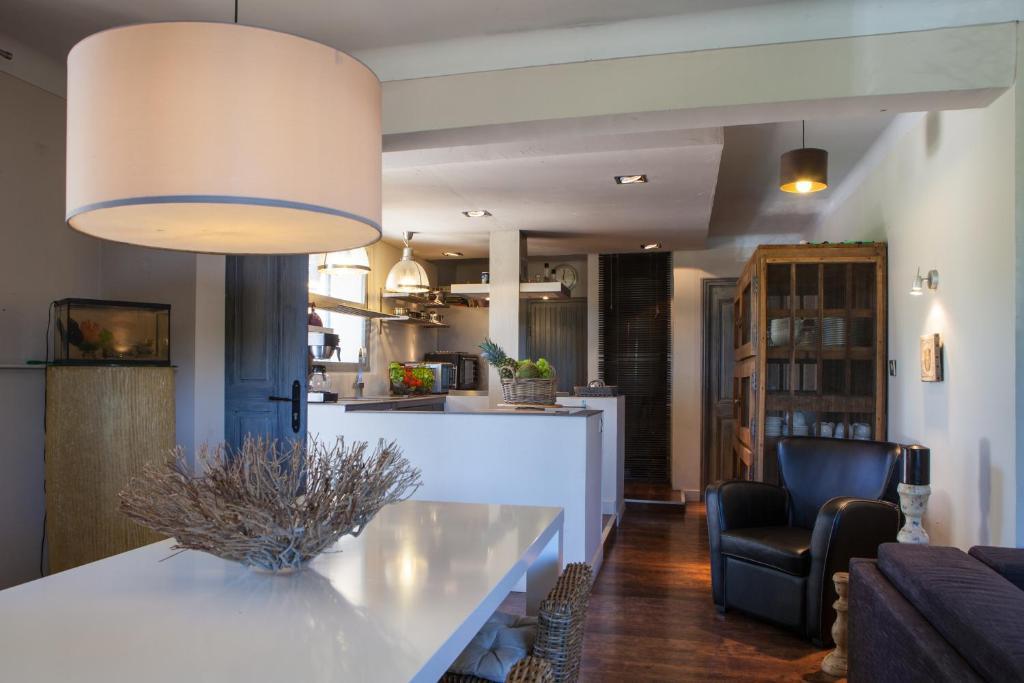 L'Auberge De L'Aubergine Eygalières Zimmer foto