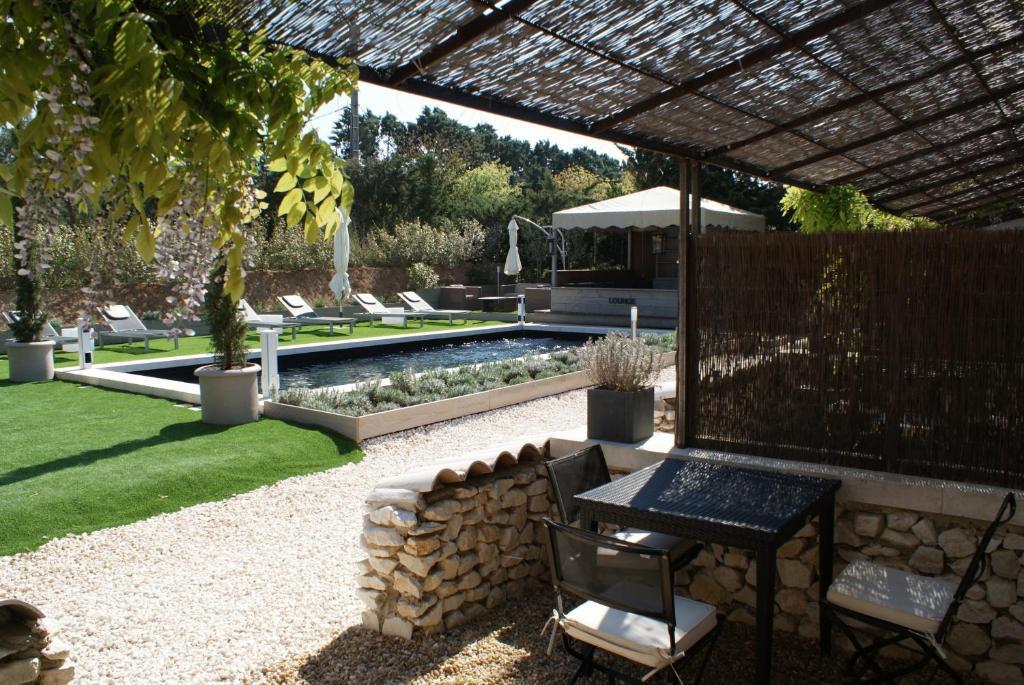 L'Auberge De L'Aubergine Eygalières Exterior foto